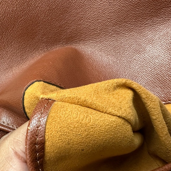 Louis Vuitton Musette Tango w/stitched leather - Picture 12 of 14